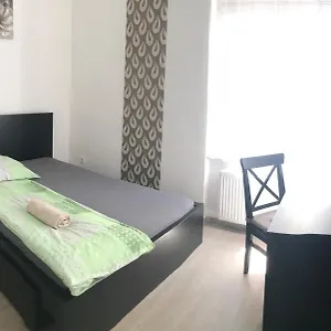 Apartmán West, Budapešť
